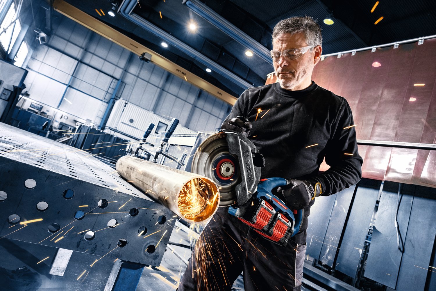 Bosch Professional büyük akülü taşlama ile kesim